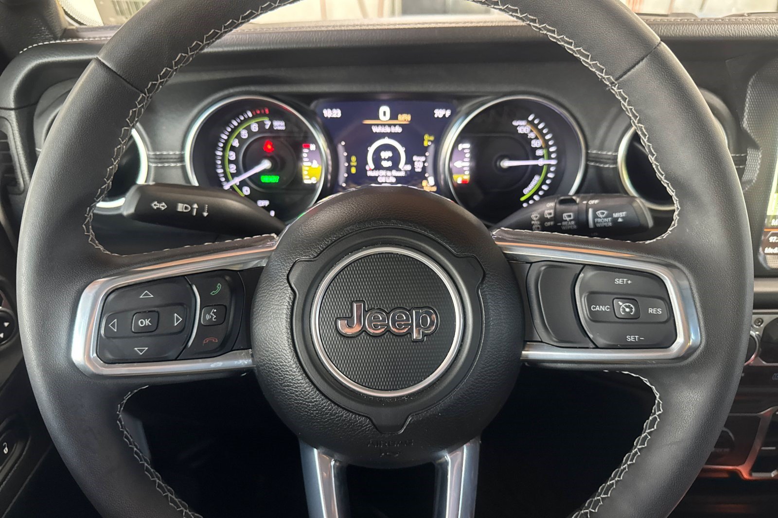 Used 2023 Jeep Wrangler Unlimited Sahara AWD/4WD image 11
