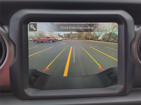 Used 2023 Jeep Gladiator Willys image 18