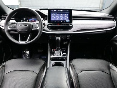 Used 2023 Jeep Compass Latitude image 17