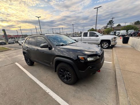 Used 2020 Jeep Cherokee Trailhawk w/ Comfort/Convenience Group image 4