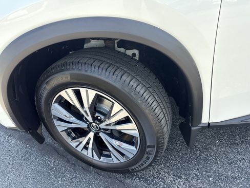 Used 2021 Nissan Rogue SV AWD/4WD image 3