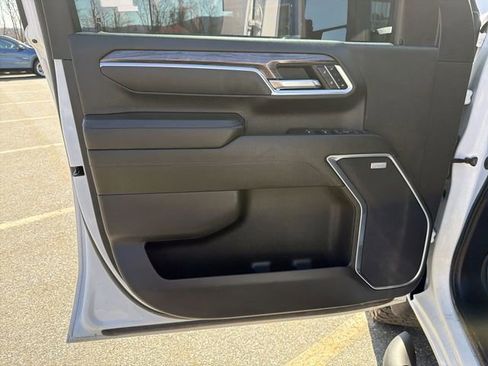 Used 2025 Chevrolet Silverado 3500 LTZ w/ LTZ Convenience Package image 23