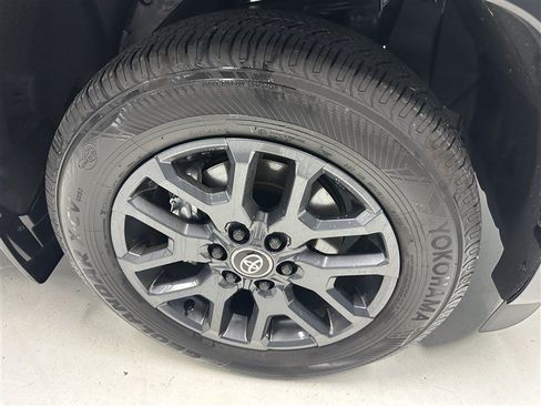 Used 2026 Toyota Sequoia Platinum AWD/4WD image 16