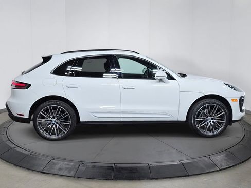 Certified 2025 Porsche Macan AWD/4WD image 8