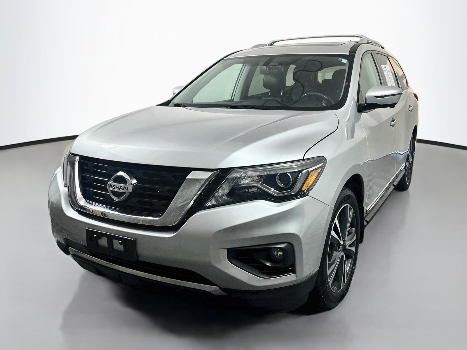 Used 2017 Nissan Pathfinder Platinum AWD/4WD image 3