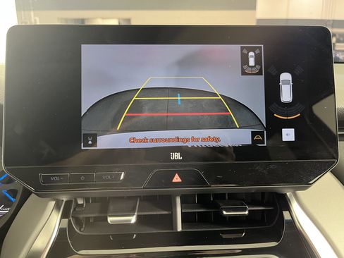 Certified 2024 Toyota Venza XLE AWD/4WD image 28