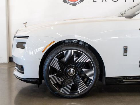 Used 2026 Rolls-Royce Spectre image 37
