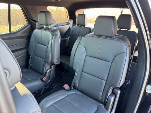 Used 2024 Chevrolet Traverse RS image 39