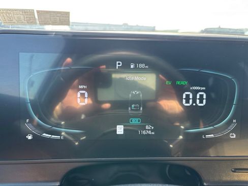 Used 2025 Kia Sportage EX AWD/4WD image 9