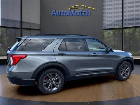Used 2022 Ford Explorer XLT w/ Equipment Group 202A AWD/4WD image 12