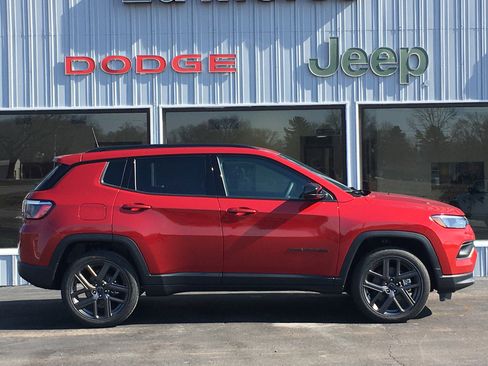New 2026 Jeep Compass Latitude image 2
