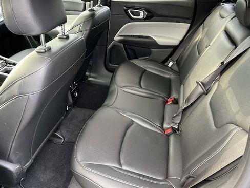 Used 2025 Jeep Compass Limited image 17