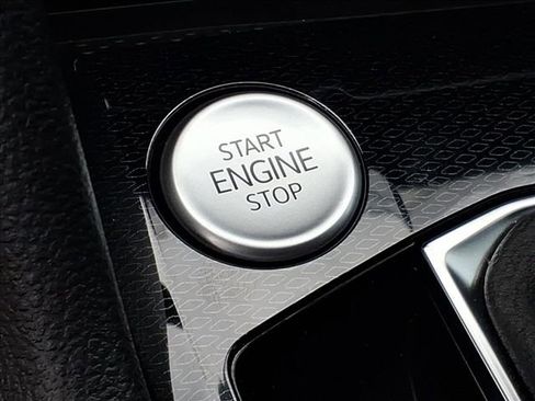New 2026 Volkswagen Taos SE FWD image 13