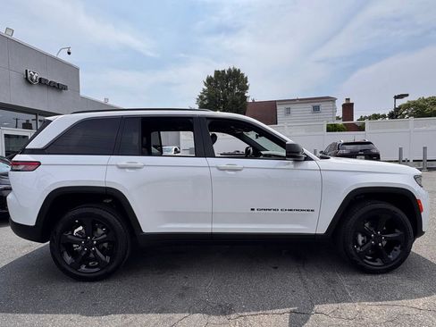 New 2026 Jeep Grand Cherokee Limited w/ Limited Altitude Package AWD/4WD image 8