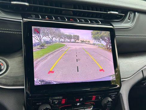 Certified 2024 Jeep Grand Cherokee Limited w/ Black Appearance Package image 25