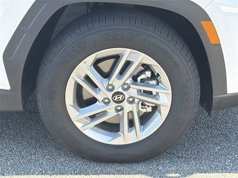 Certified 2025 Hyundai Tucson SE image 12