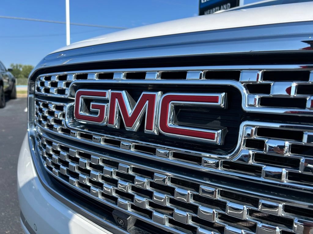 Used 2019 GMC Acadia Denali w/ Technology Package AWD/4WD image 10
