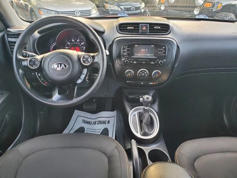 Used 2016 Kia Soul + image 15