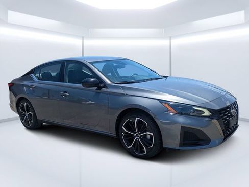 Used 2024 Nissan Altima 2.5 SR FWD image 1