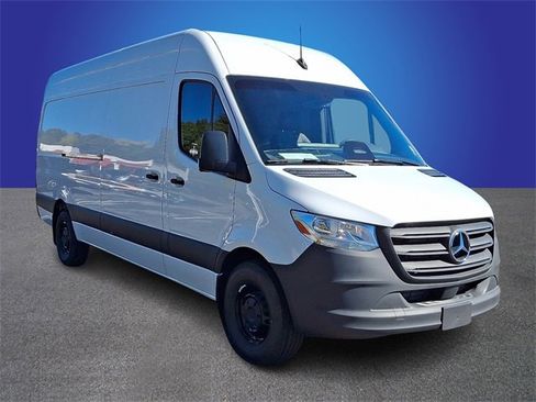 Used 2025 Mercedes-Benz Sprinter 2500 image 3