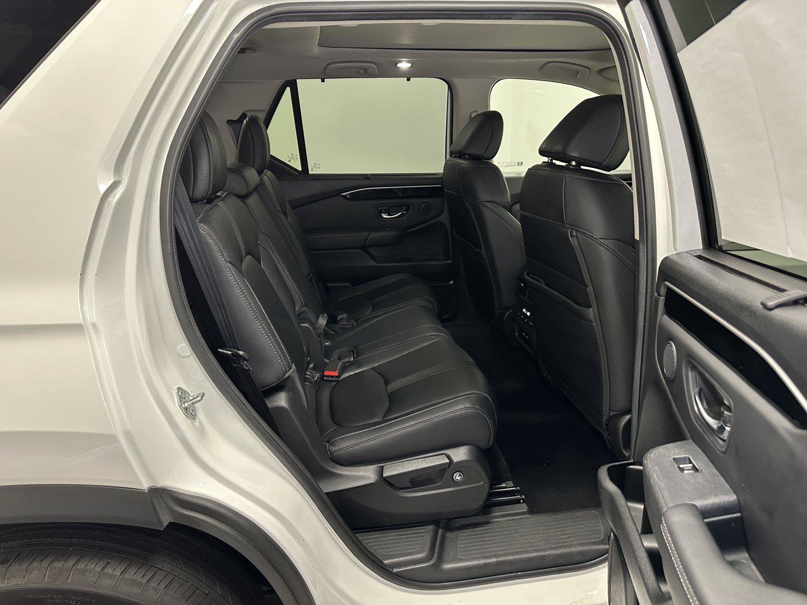 Used 2025 Honda Pilot Touring image 36