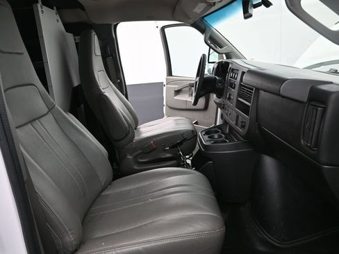 Used 2016 Chevrolet Express 2500 RWD image 27