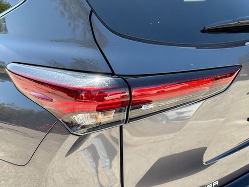 Used 2024 Toyota Highlander LE image 10