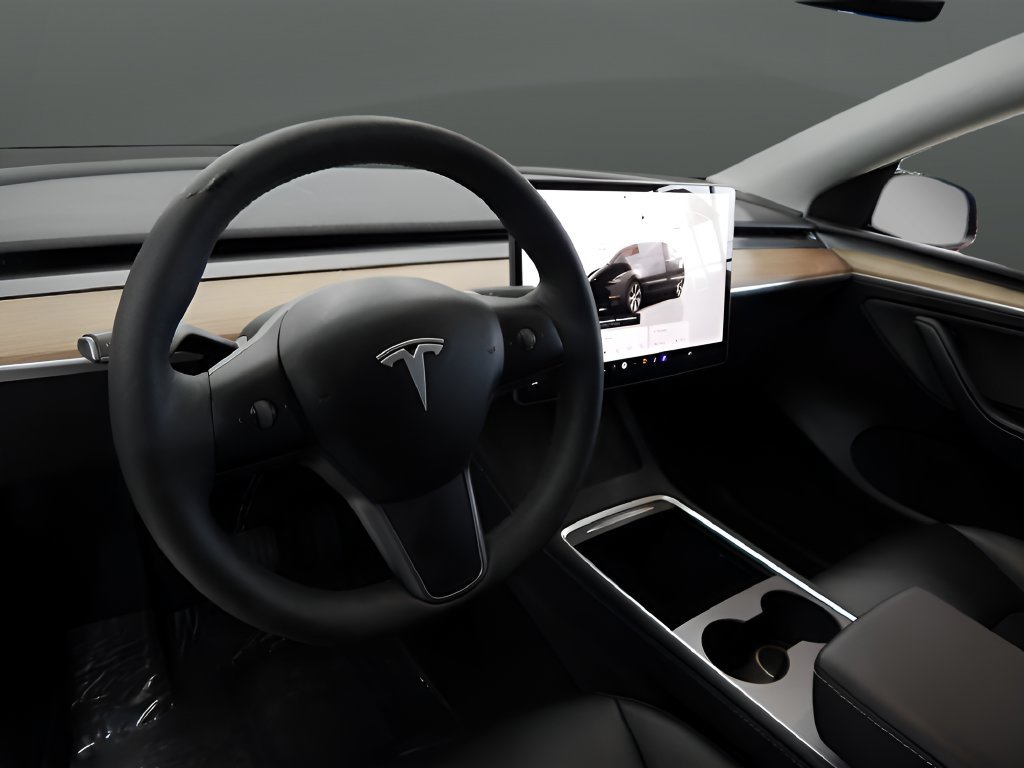 Used 2024 Tesla Model Y Long Range AWD/4WD image 16