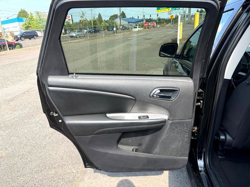 Used 2014 Dodge Journey SXT image 13