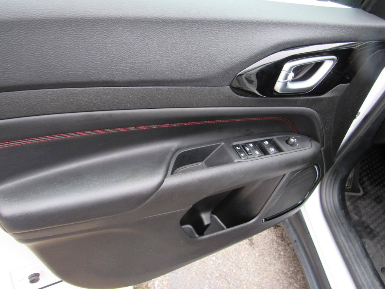 Used 2026 Jeep Compass Trailhawk AWD/4WD image 15