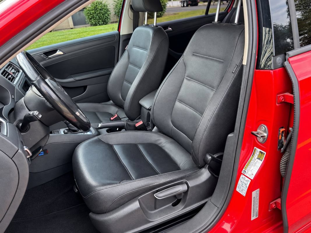 Used 2011 Volkswagen Jetta SE FWD image 11