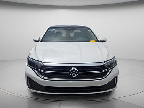 Used 2023 Volkswagen Jetta SEL FWD image 3
