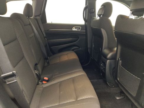 Used 2018 Jeep Grand Cherokee Laredo AWD/4WD image 19