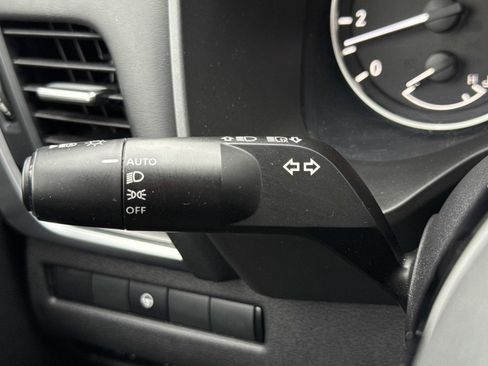 Used 2023 Nissan Rogue SV image 15