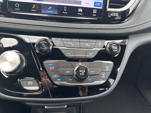 New 2026 Chrysler Pacifica Select image 68