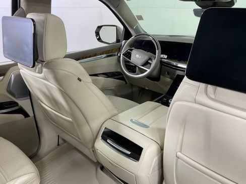 Used 2025 Cadillac Escalade ESV Sport Platinum image 30