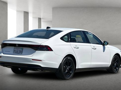 Certified 2025 Honda Accord SE image 4