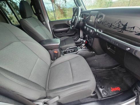 Used 2018 Jeep Wrangler Unlimited Sport AWD/4WD image 11