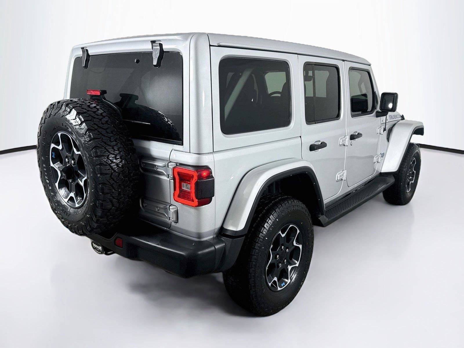 Used 2023 Jeep Wrangler Unlimited Rubicon 4xe w/ Steel Bumper Group AWD/4WD image 6