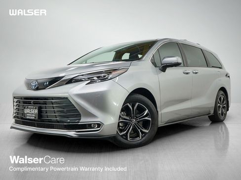 Used 2025 Toyota Sienna Platinum AWD/4WD image 1