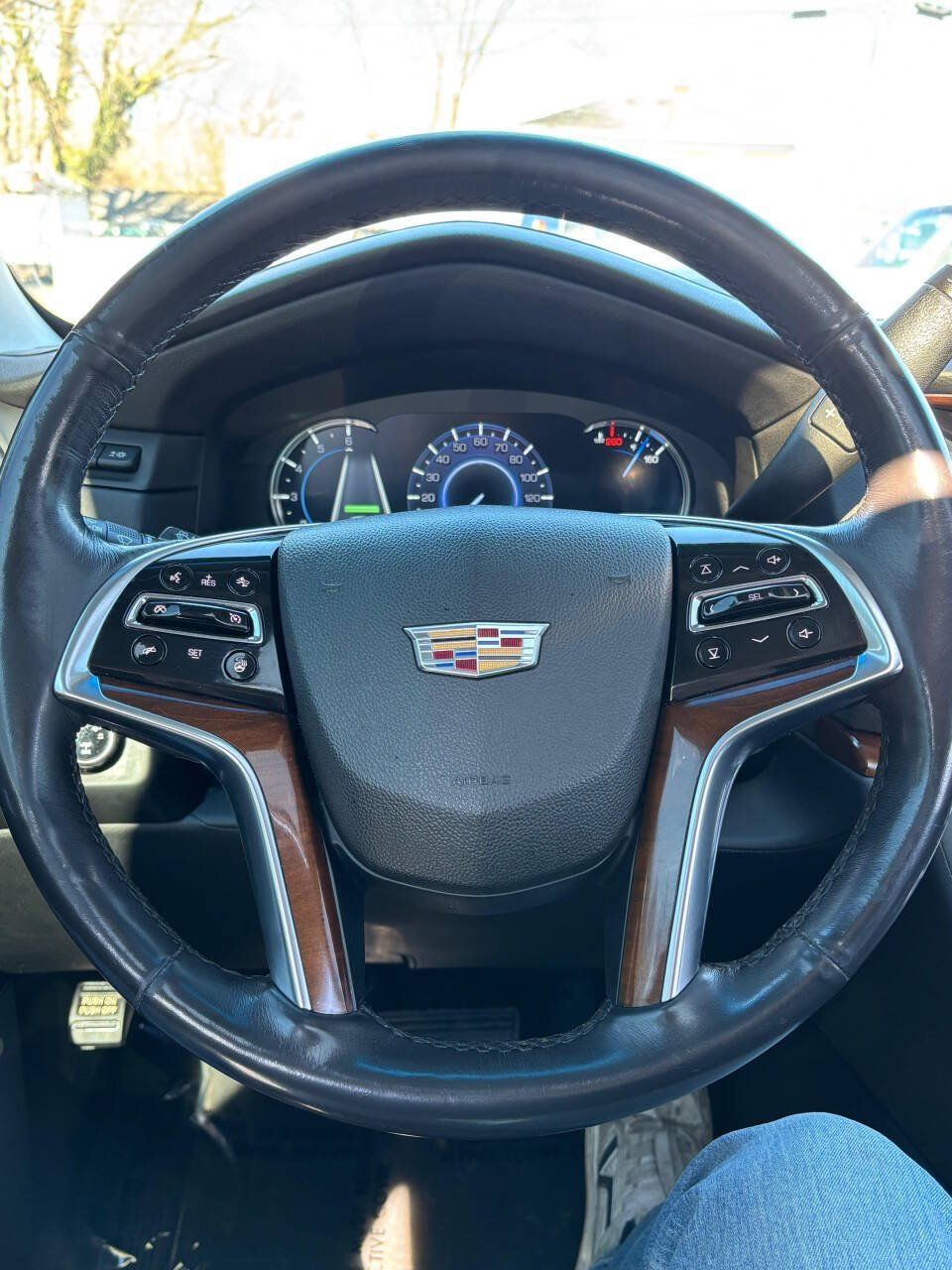 Used 2019 Cadillac Escalade ESV Luxury w/ LPO, Radiant Package AWD/4WD image 24