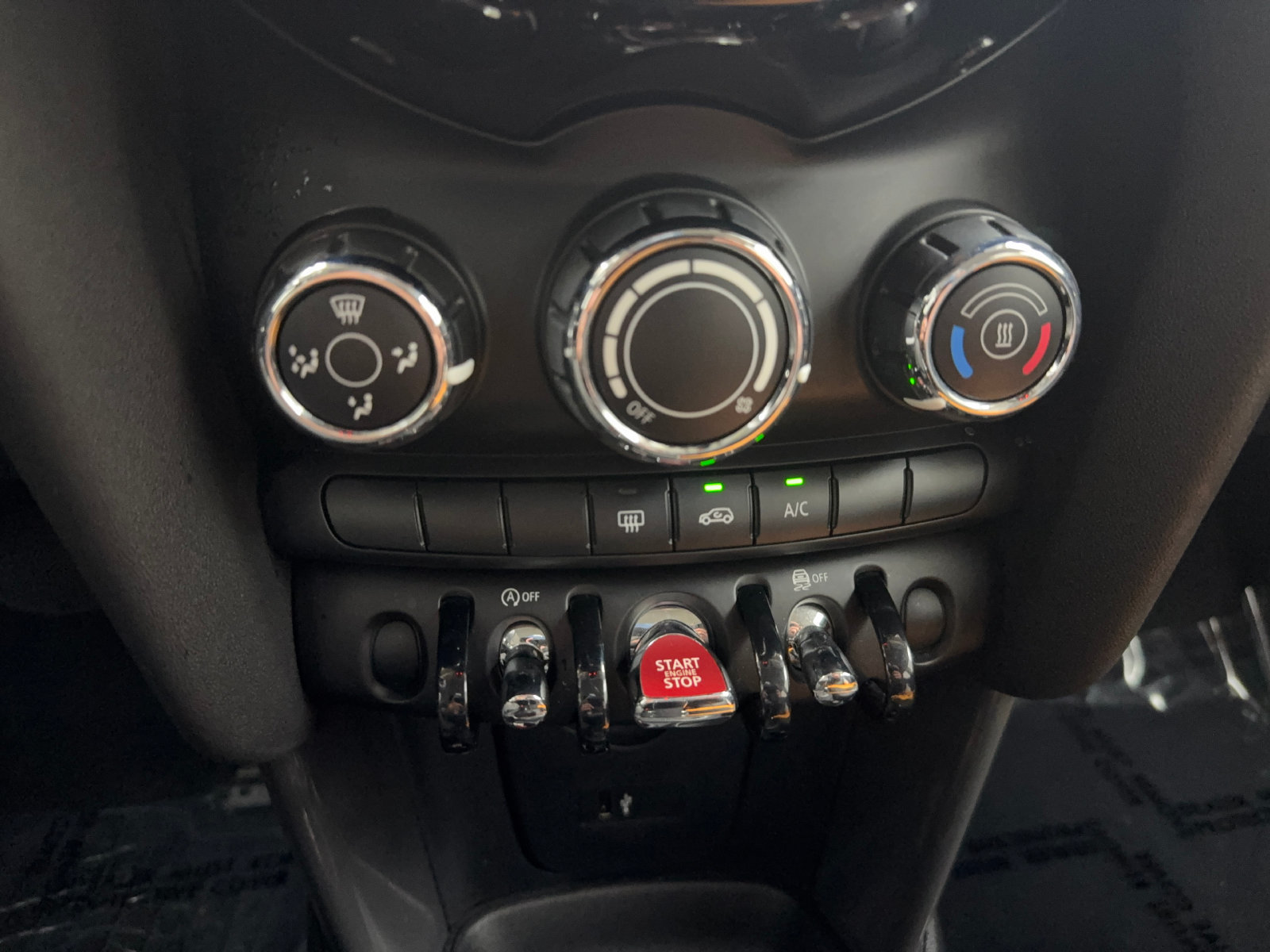 Used 2020 MINI Cooper 4-Door Hardtop FWD image 17