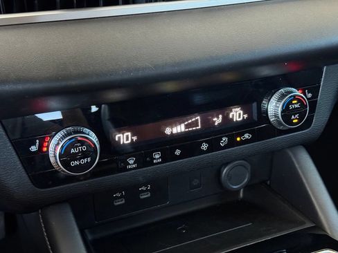 Used 2025 Mitsubishi Outlander SE FWD image 38