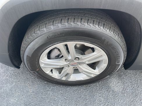 Certified 2024 GMC Terrain SLE image 6