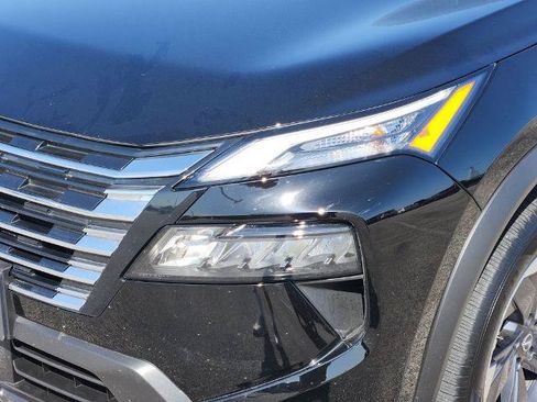 Certified 2025 Nissan Rogue SV FWD image 5