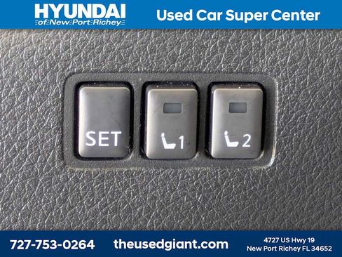 Used 2018 Nissan Rogue SV w/ Premium Package FWD image 24