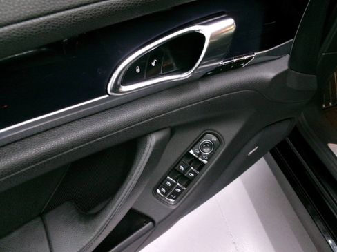 Used 2014 Porsche Panamera 4 AWD/4WD image 22