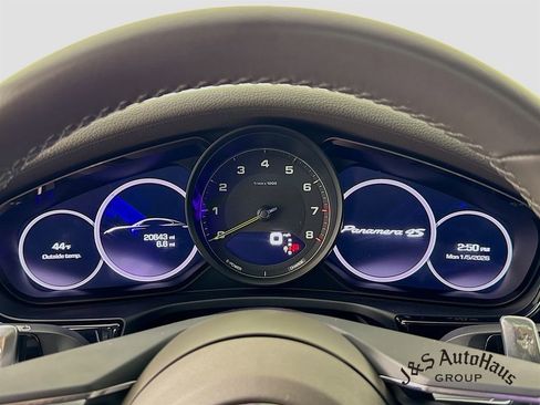 Used 2021 Porsche Panamera 4S image 15