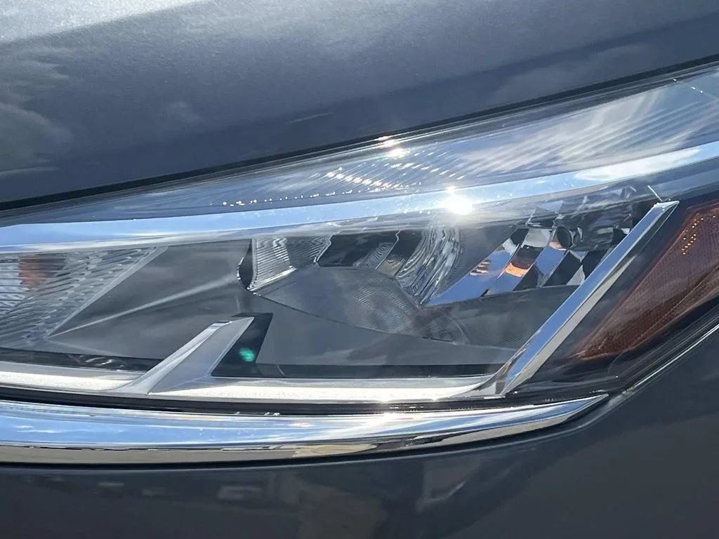 Used 2024 Nissan Kicks S FWD image 9