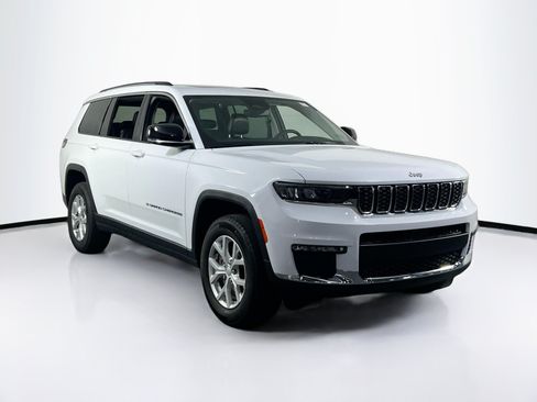 Used 2023 Jeep Grand Cherokee L Limited AWD/4WD image 3